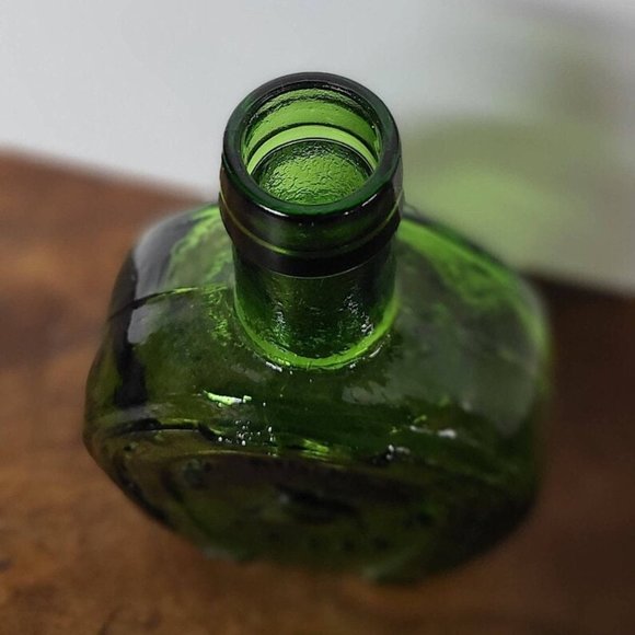 Vintage Horse Shoe Bitters Decanter Bottle Embossed Emerald Green - Picture 7 of 8
